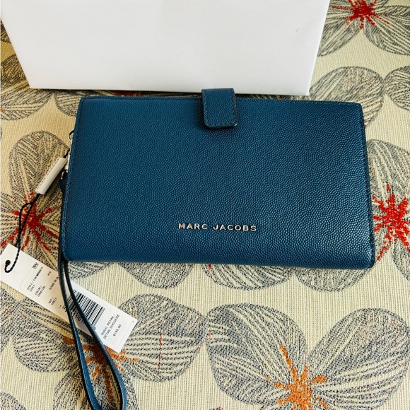 Marc Jacob’s Navy/Black bi-fold wrislet - Picture 3 of 7